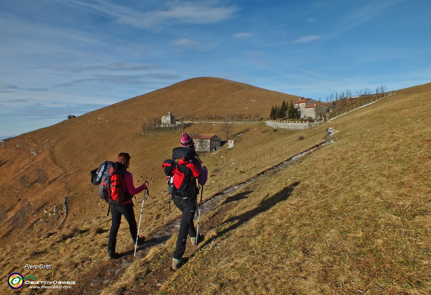 36 Verso la chiesetta del Linzone.JPG